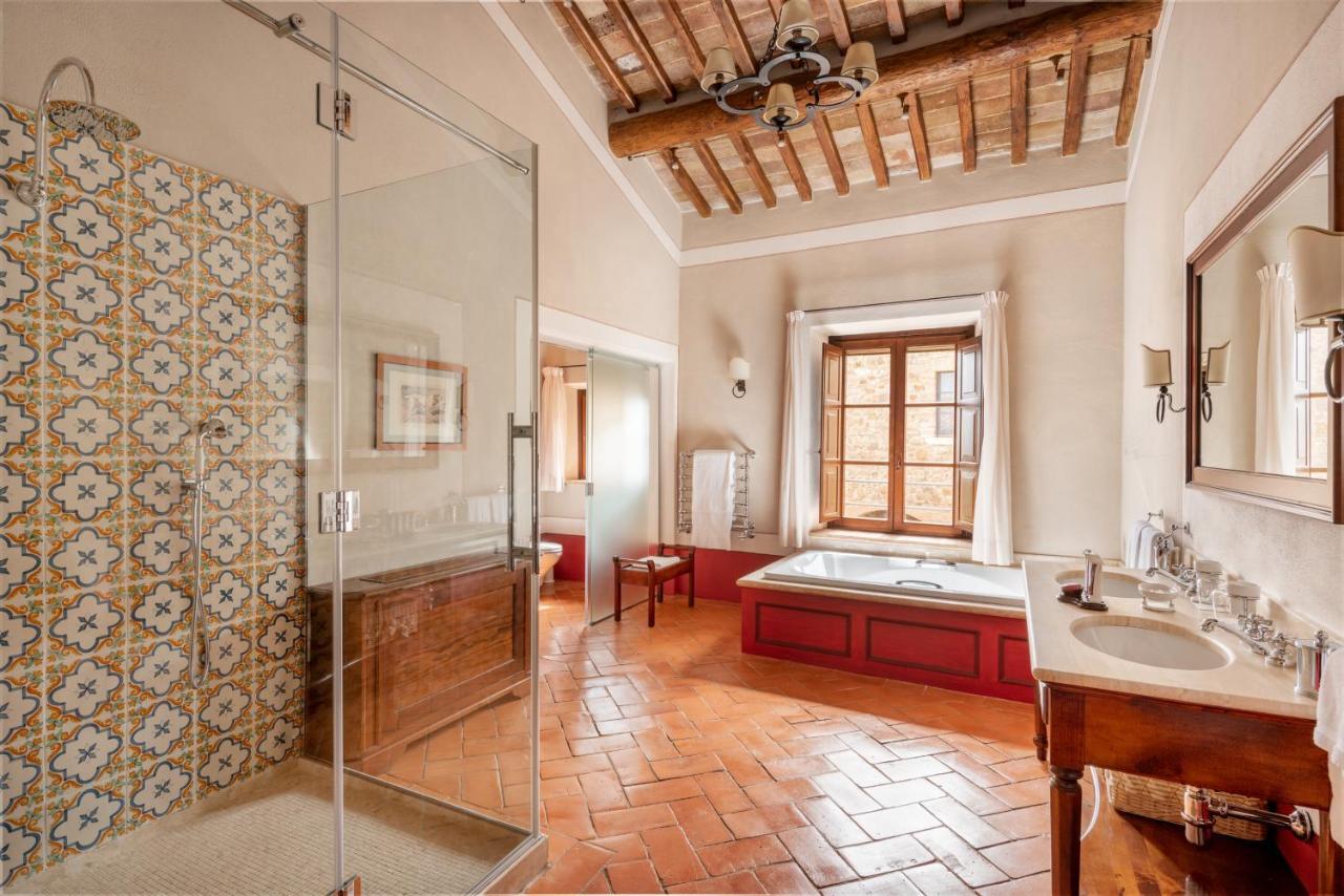 Castello Banfi - Il Borgo - Relais Et Chateaux Poggio alle Mura Exterior foto