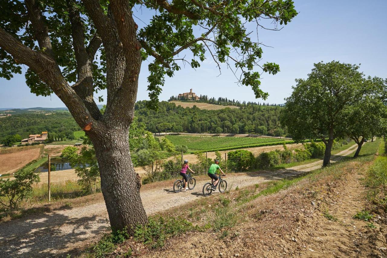 Castello Banfi - Il Borgo - Relais Et Chateaux Poggio alle Mura Exterior foto