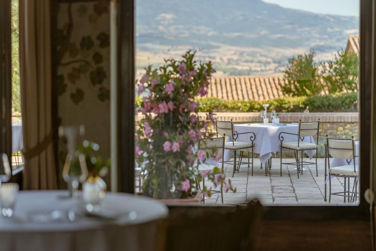 Castello Banfi - Il Borgo - Relais Et Chateaux Poggio alle Mura Exterior foto