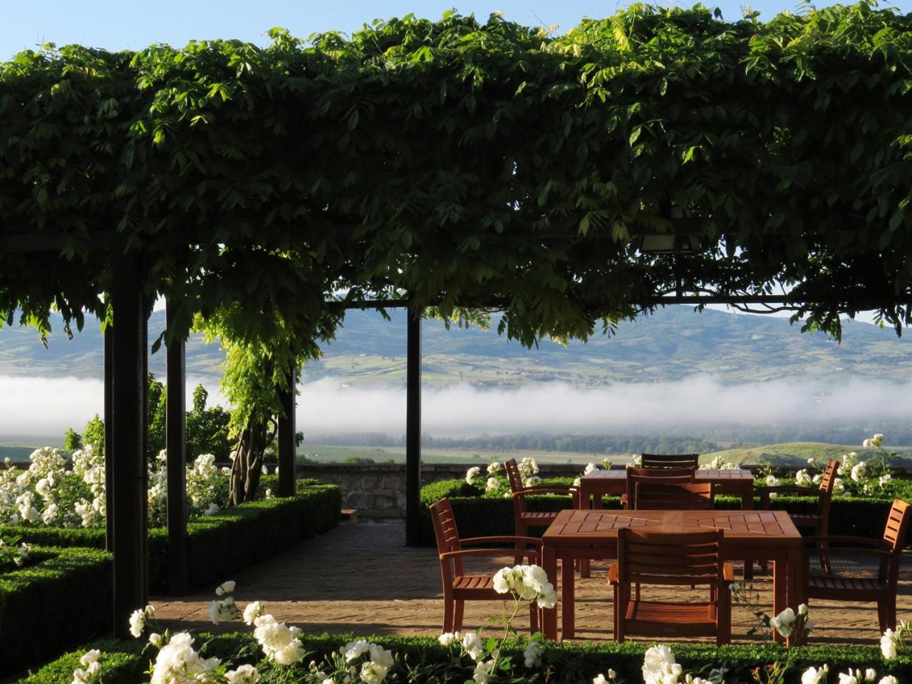 Castello Banfi - Il Borgo - Relais Et Chateaux Poggio alle Mura Exterior foto