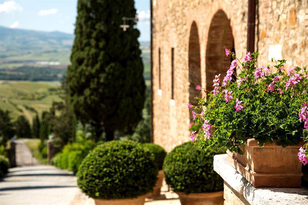 Castello Banfi - Il Borgo - Relais Et Chateaux Poggio alle Mura Exterior foto