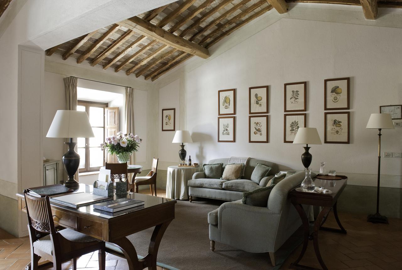 Castello Banfi - Il Borgo - Relais Et Chateaux Poggio alle Mura Exterior foto
