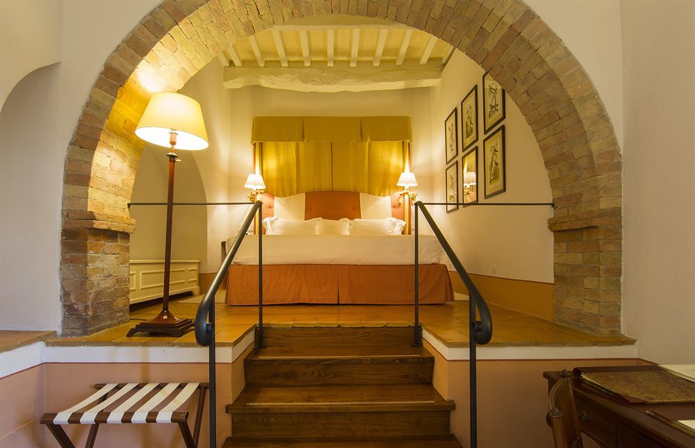 Castello Banfi - Il Borgo - Relais Et Chateaux Poggio alle Mura Exterior foto