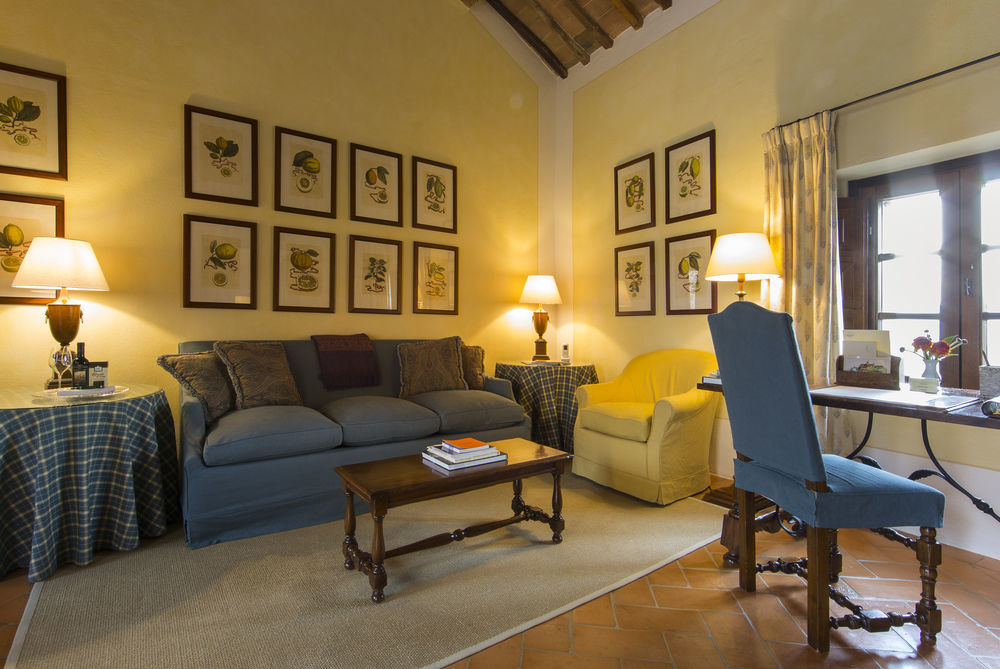 Castello Banfi - Il Borgo - Relais Et Chateaux Poggio alle Mura Exterior foto
