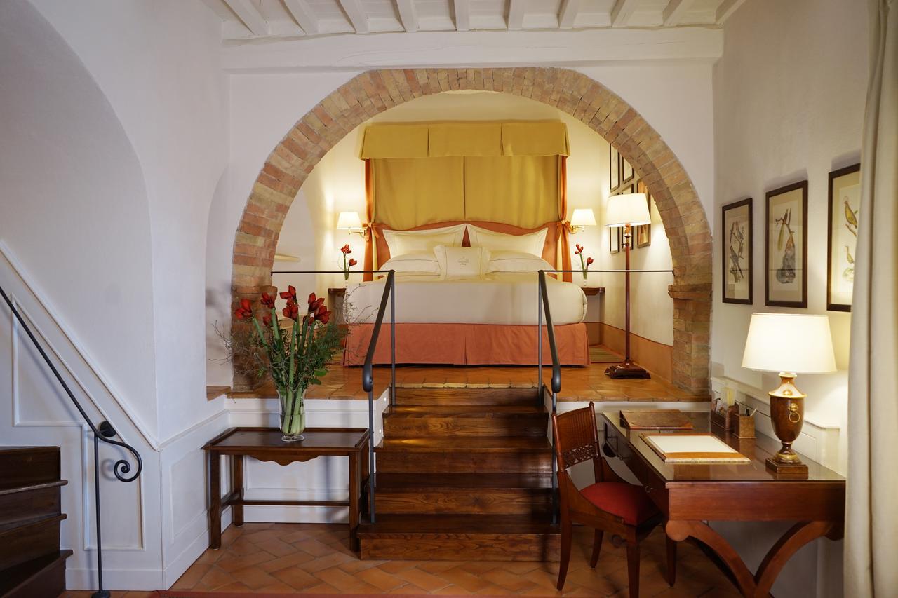 Castello Banfi - Il Borgo - Relais Et Chateaux Poggio alle Mura Exterior foto