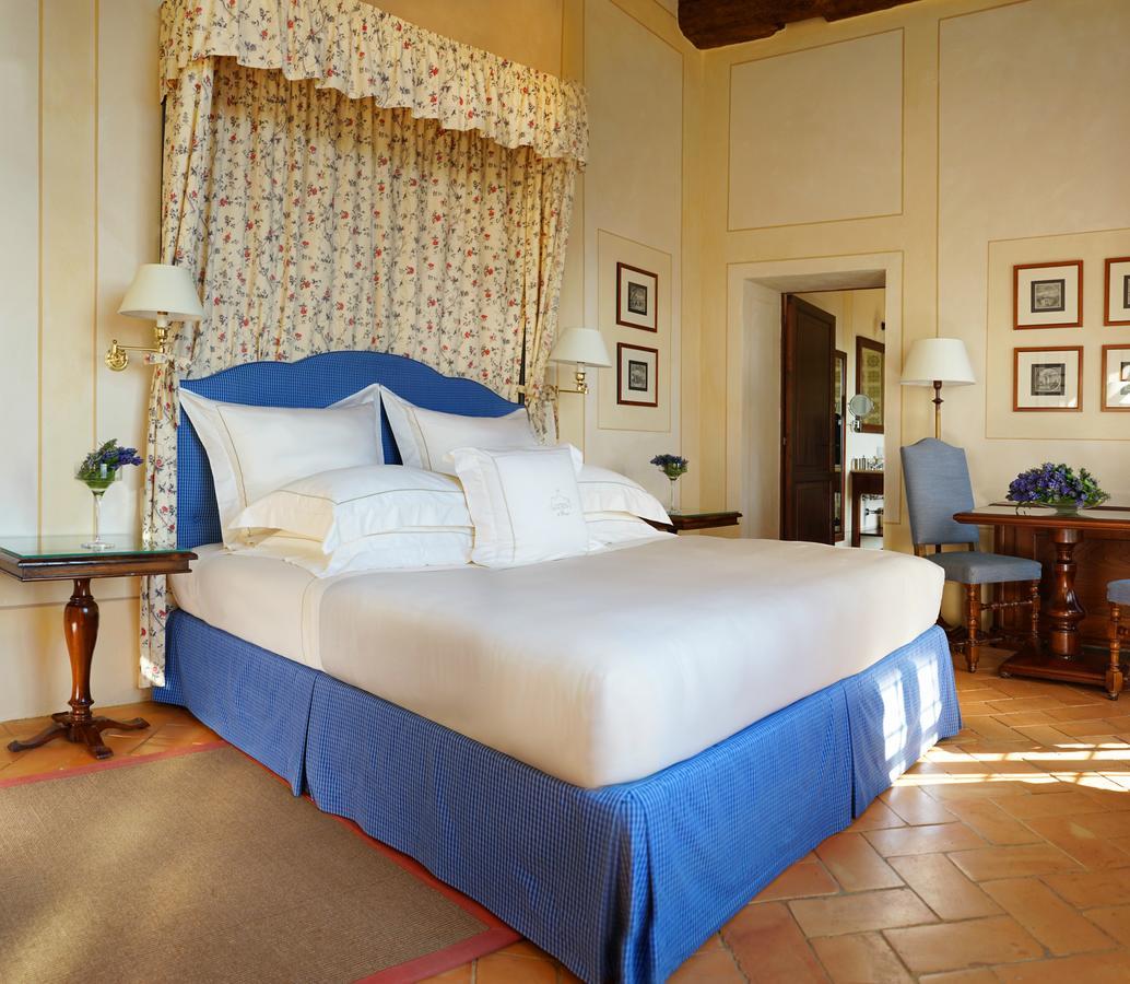 Castello Banfi - Il Borgo - Relais Et Chateaux Poggio alle Mura Exterior foto
