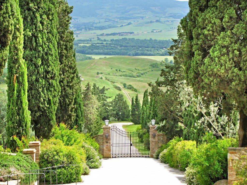 Castello Banfi - Il Borgo - Relais Et Chateaux Poggio alle Mura Exterior foto
