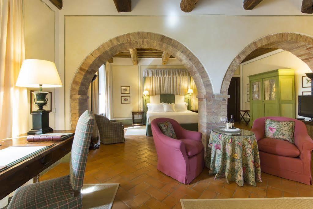 Castello Banfi - Il Borgo - Relais Et Chateaux Poggio alle Mura Exterior foto