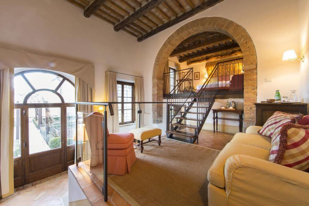 Castello Banfi - Il Borgo - Relais Et Chateaux Poggio alle Mura Exterior foto