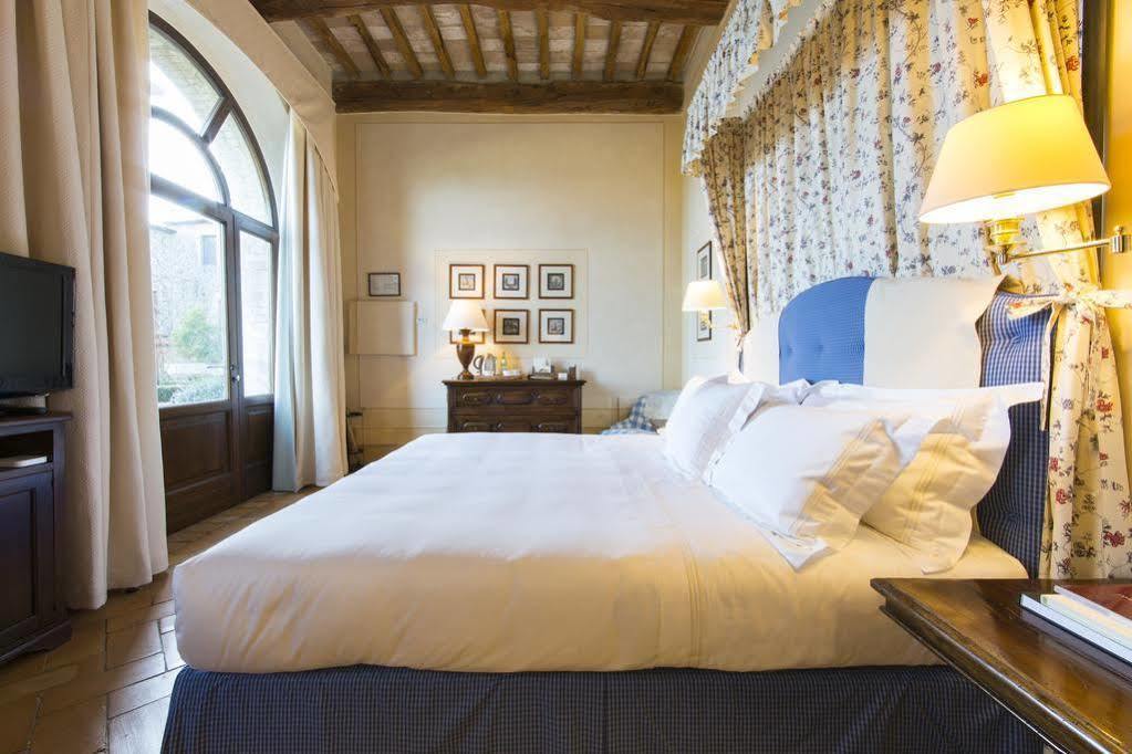 Castello Banfi - Il Borgo - Relais Et Chateaux Poggio alle Mura Exterior foto