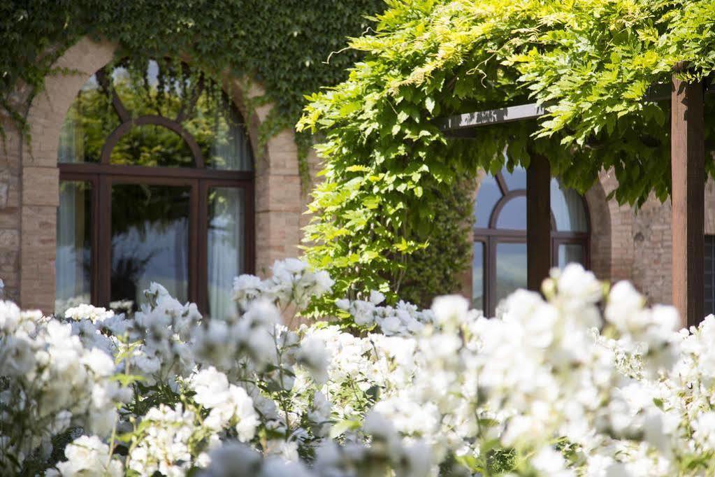 Castello Banfi - Il Borgo - Relais Et Chateaux Poggio alle Mura Exterior foto